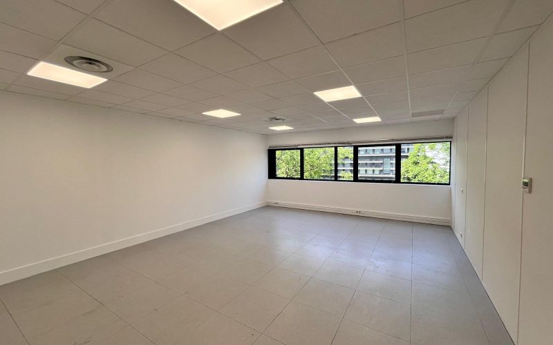 Entrepôt & bureaux 
            206 m² et 406 m², GENNEVILLIERS – 86 rue Paul Vaillant Couturier & 8 rue Traversière