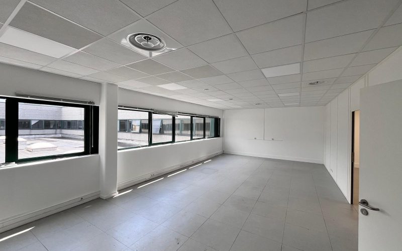 Entrepôt & bureaux 
            206 m² et 406 m², GENNEVILLIERS – 86 rue Paul Vaillant Couturier & 8 rue Traversière