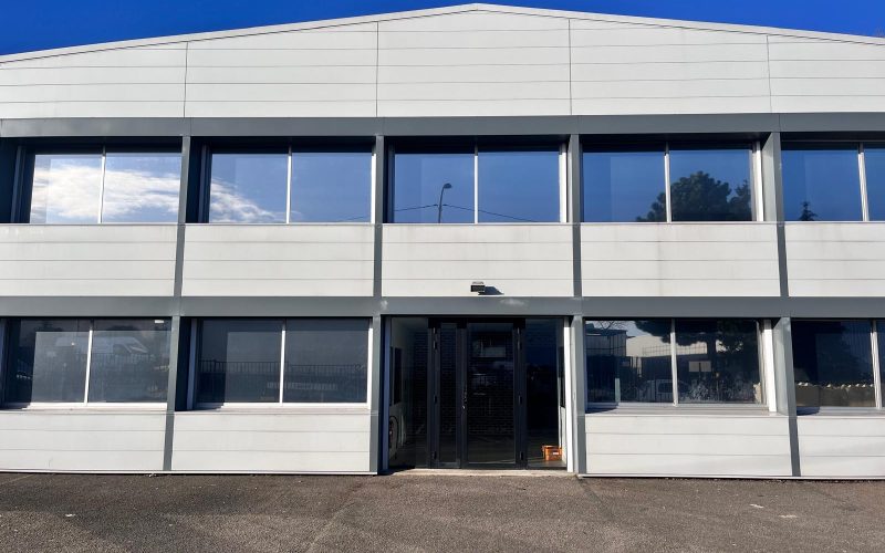 Entrepôt & bureaux 
            environ 2 380 m², MORANGIS – 8 rue du Docteur Jean Charcot